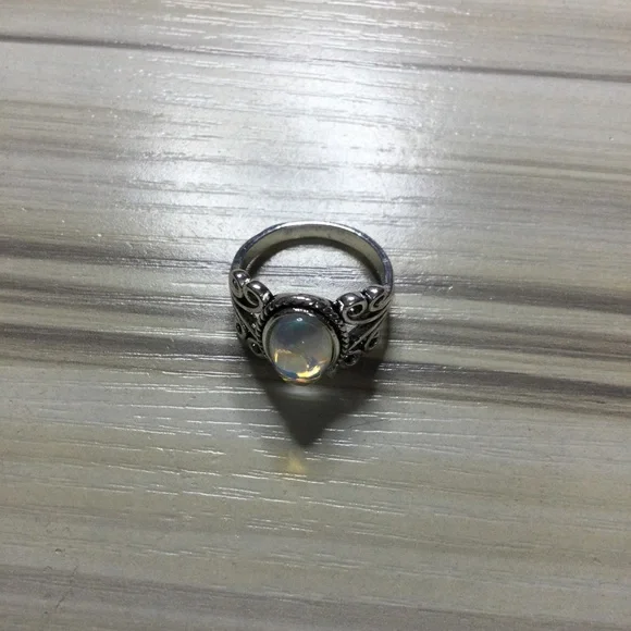 Ring - Picture 2 of 5
